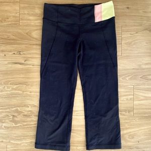 Lululemon Gather & Crow Cropped Bootcut Yoga Pants